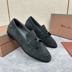 Herren-Slipper aus braunem Wildleder mit Quasten