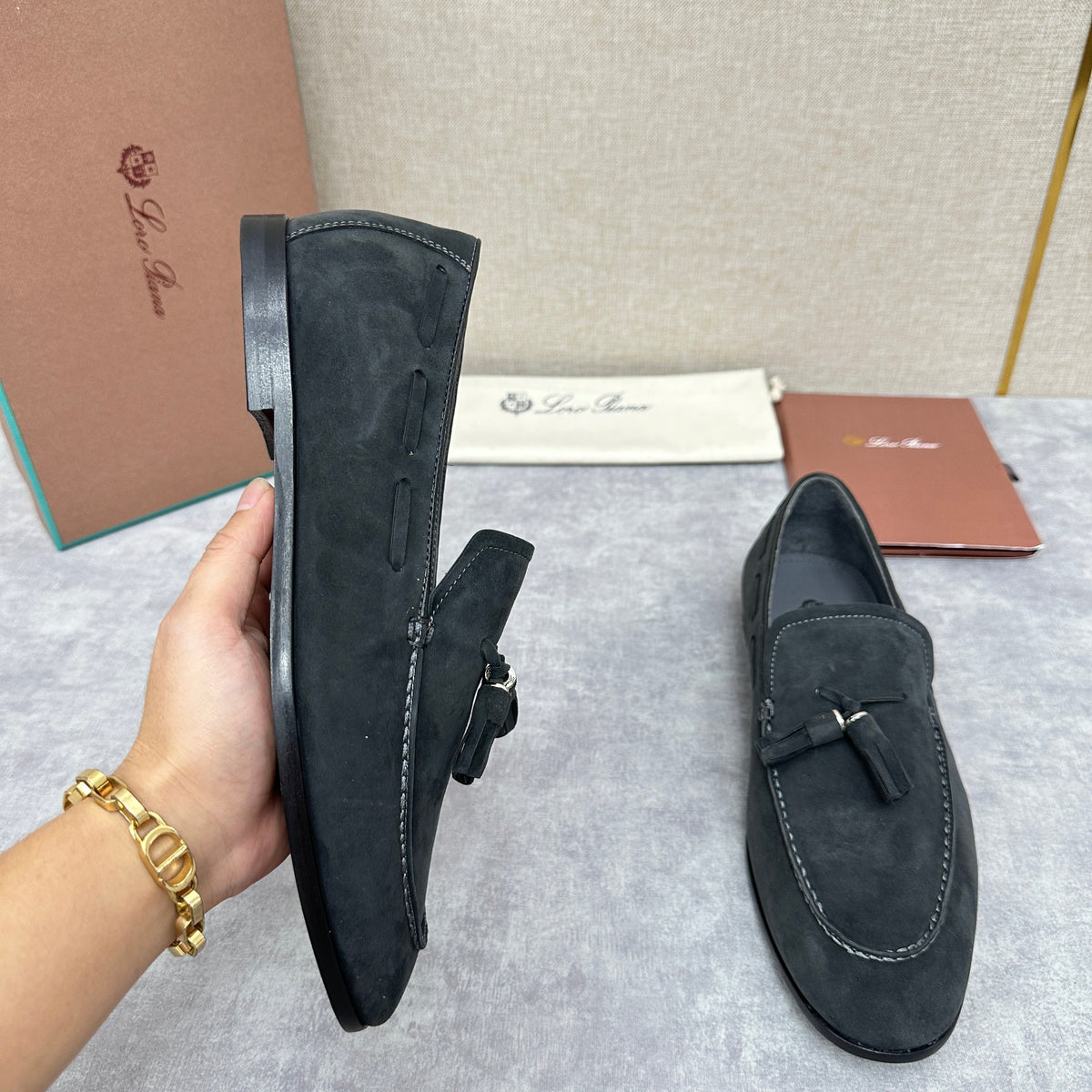 Herren-Slipper aus braunem Wildleder mit Quasten