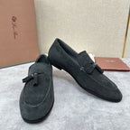 Herren-Slipper aus braunem Wildleder mit Quasten