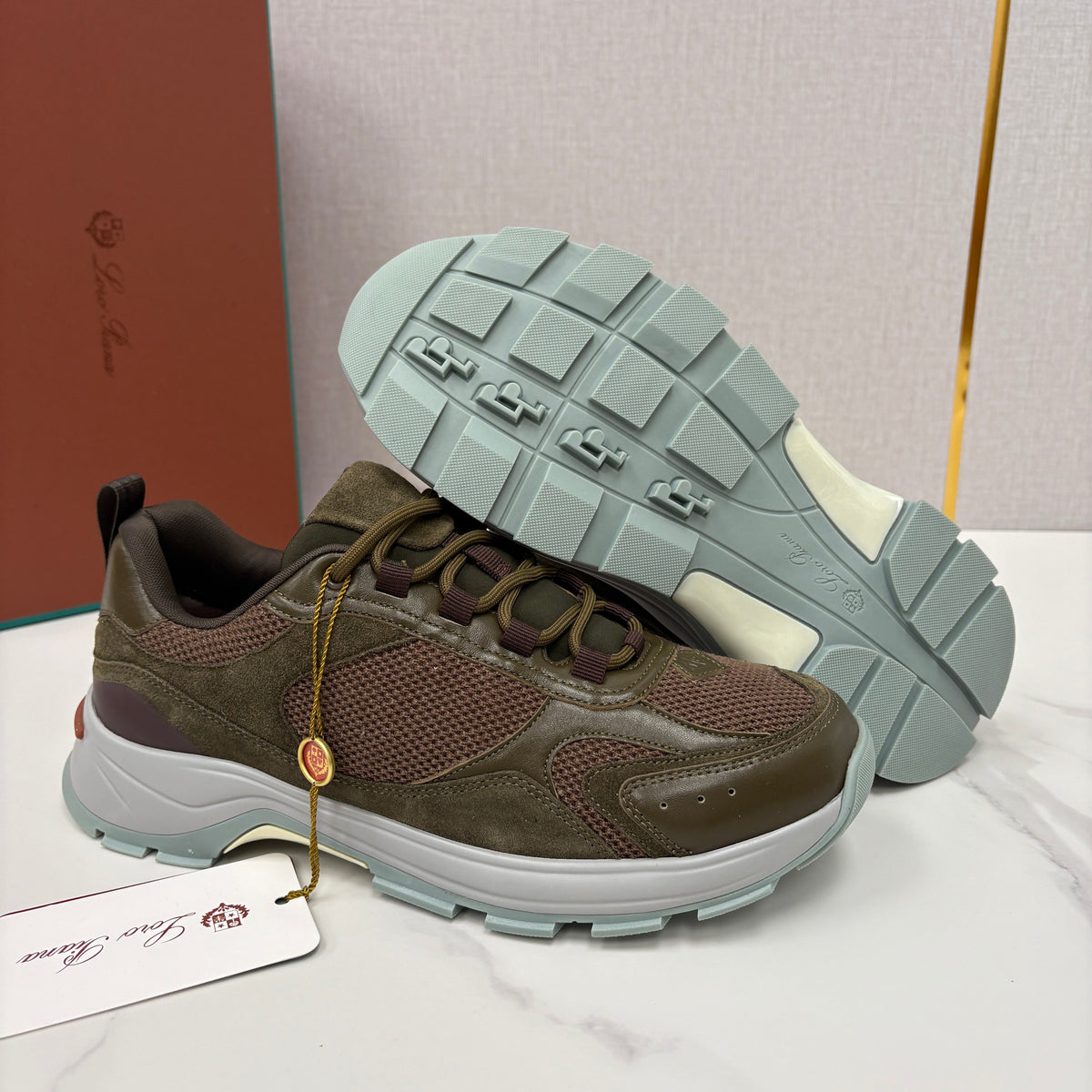 Olivfarbener Runner mit Mesh-Einsätzen – Herren