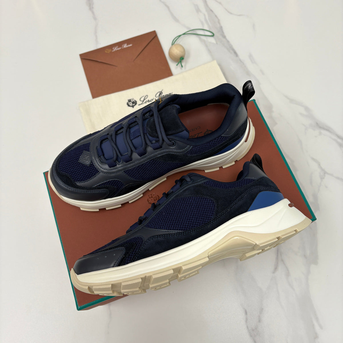 Olivfarbener Runner mit Mesh-Einsätzen – Herren