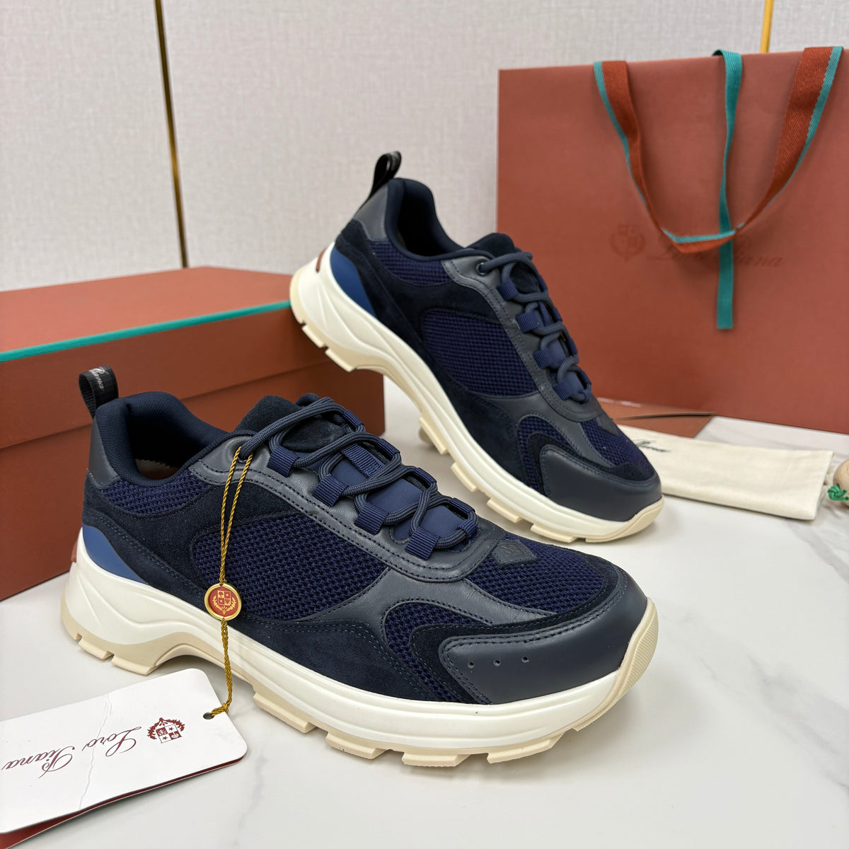 Olivfarbener Runner mit Mesh-Einsätzen – Herren