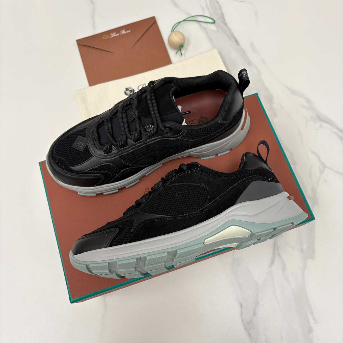 Olivfarbener Runner mit Mesh-Einsätzen – Herren