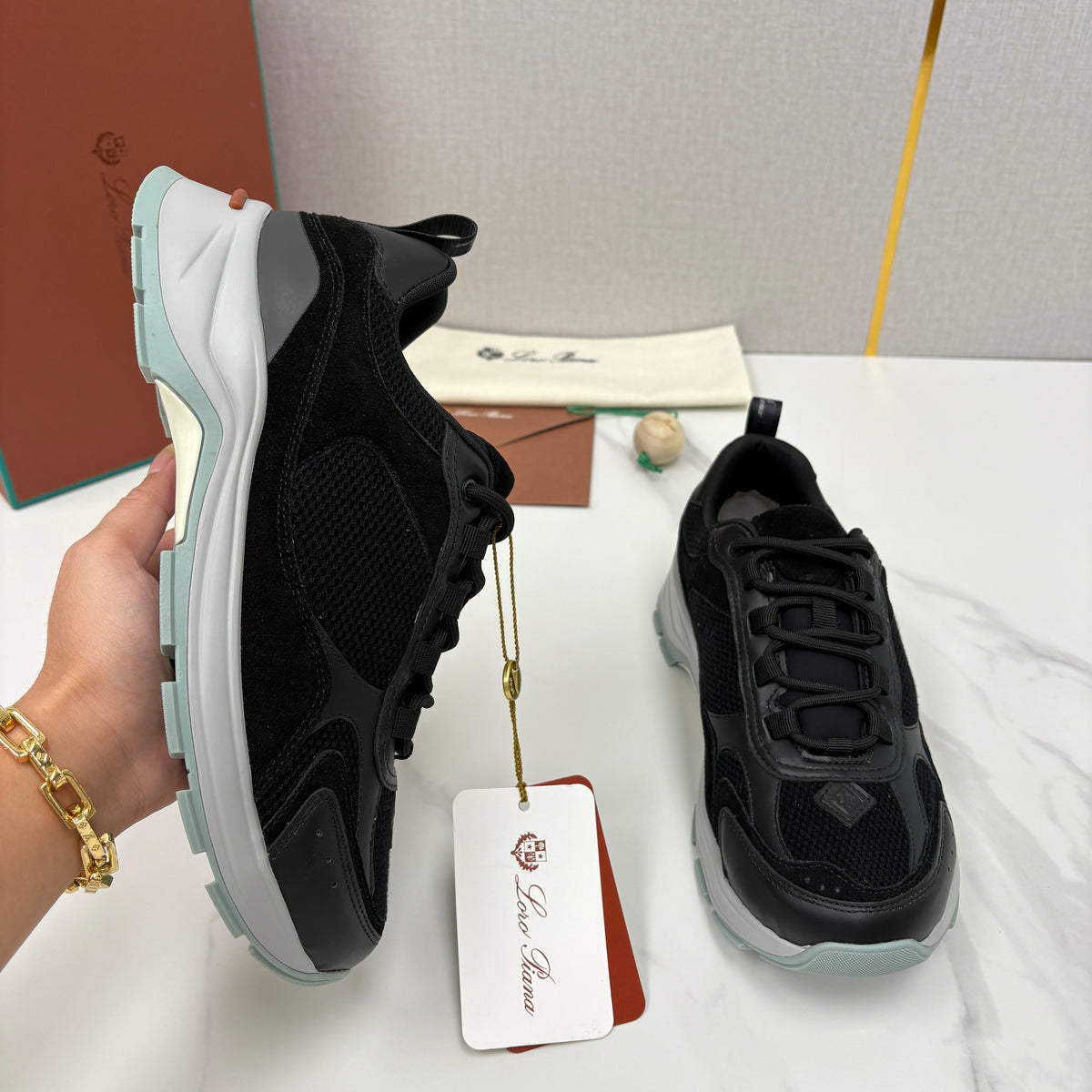 Olivfarbener Runner mit Mesh-Einsätzen – Herren