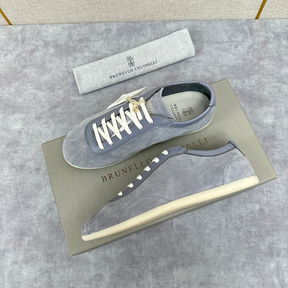 Niedrige Sneaker mit Cupsohle aus Wildleder – Herren