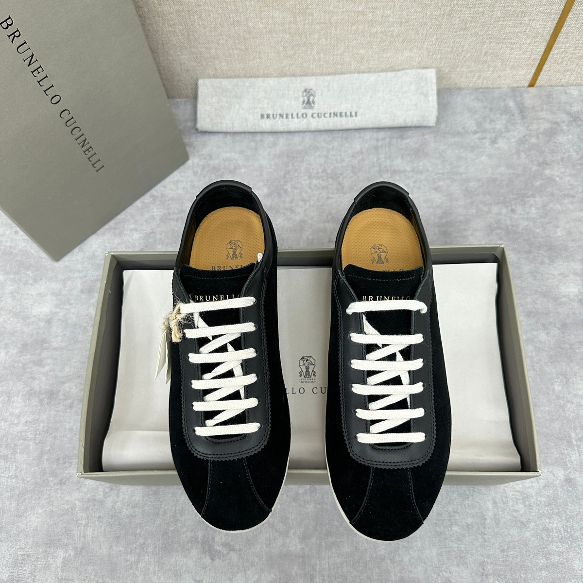Niedrige Sneaker mit Cupsohle aus Wildleder – Herren