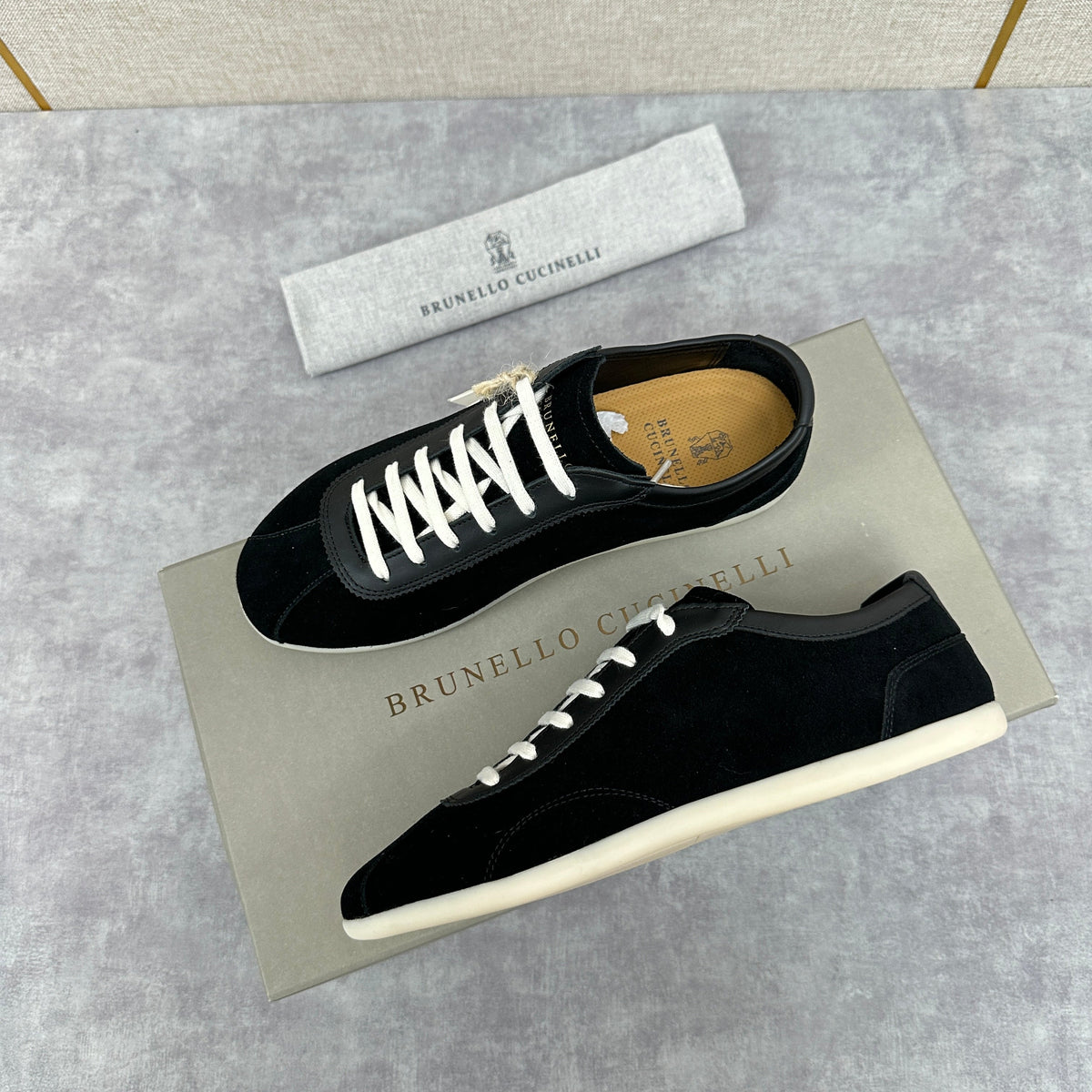 Niedrige Sneaker mit Cupsohle aus Wildleder – Herren