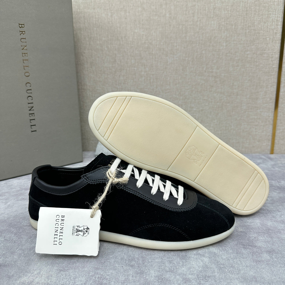 Niedrige Sneaker mit Cupsohle aus Wildleder – Herren