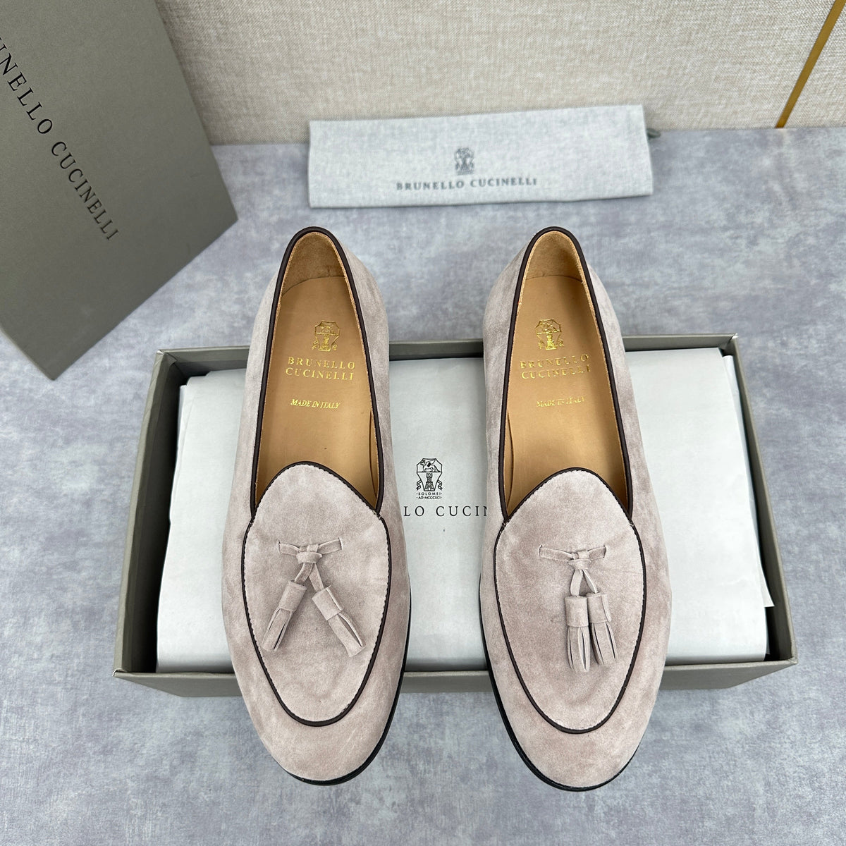 Grauer Wildleder-Quastenloafer – Herren