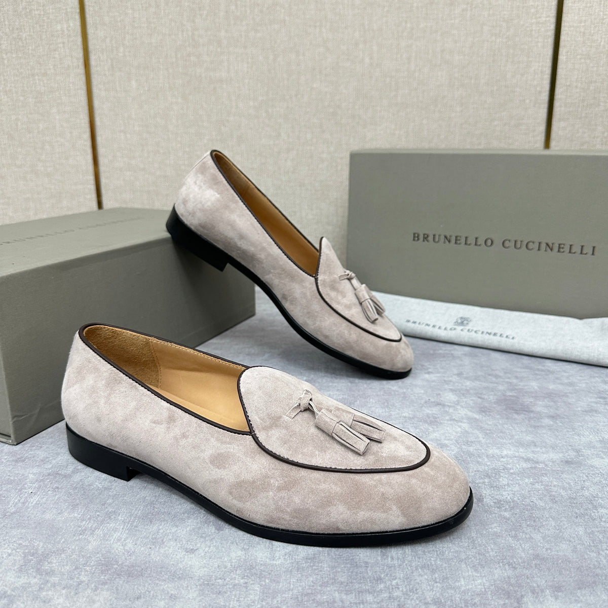 Grauer Wildleder-Quastenloafer – Herren