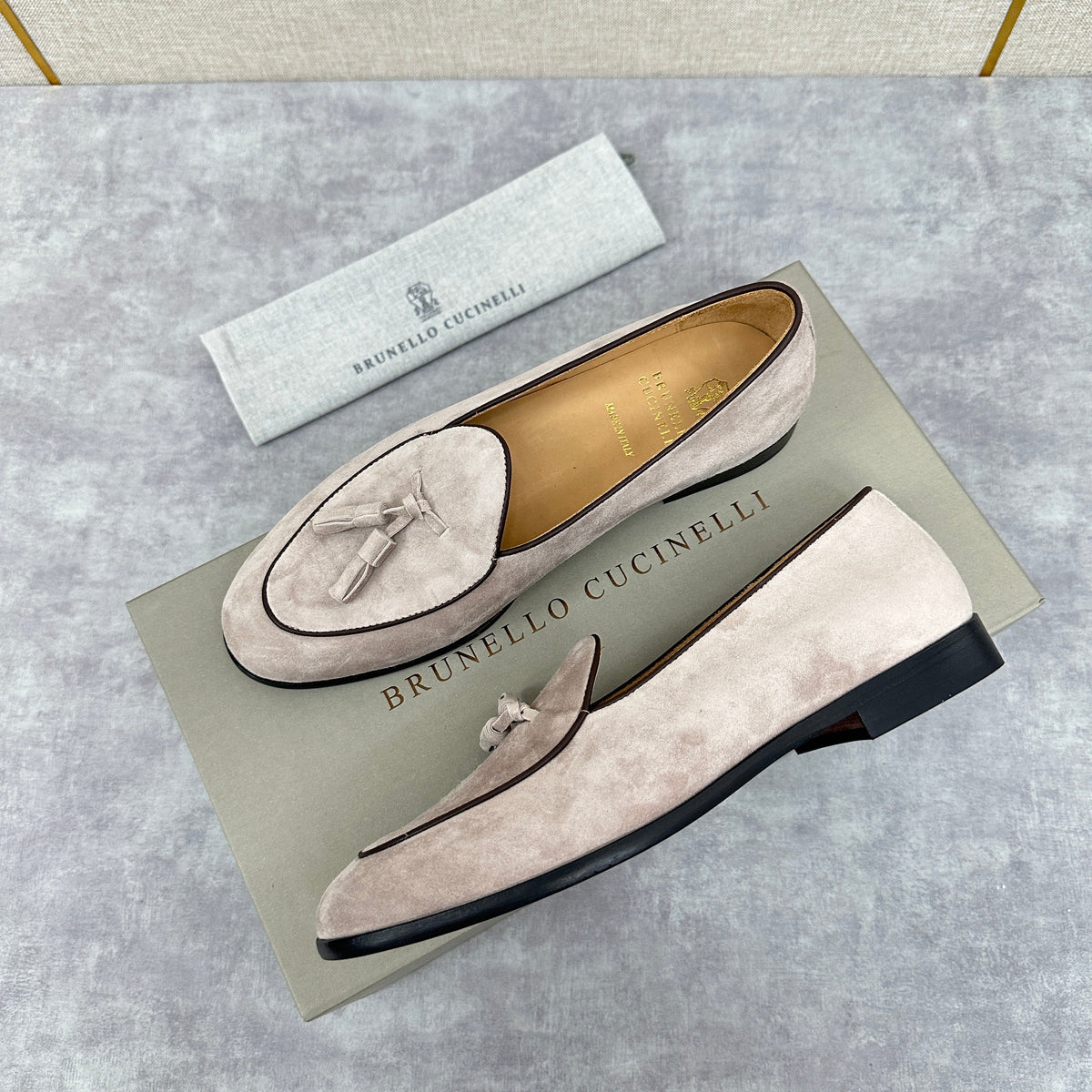 Grauer Wildleder-Quastenloafer – Herren