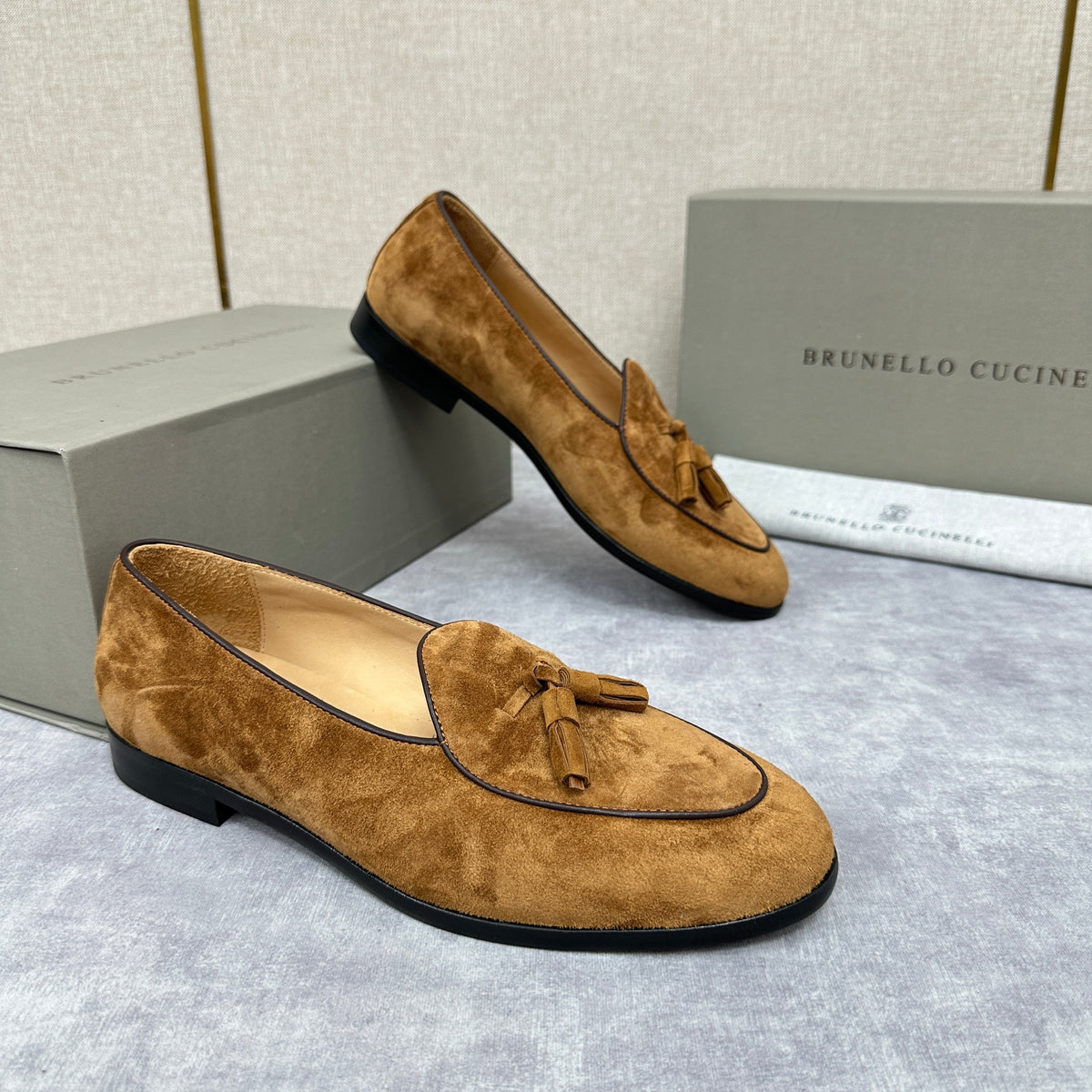 Grauer Wildleder-Quastenloafer – Herren