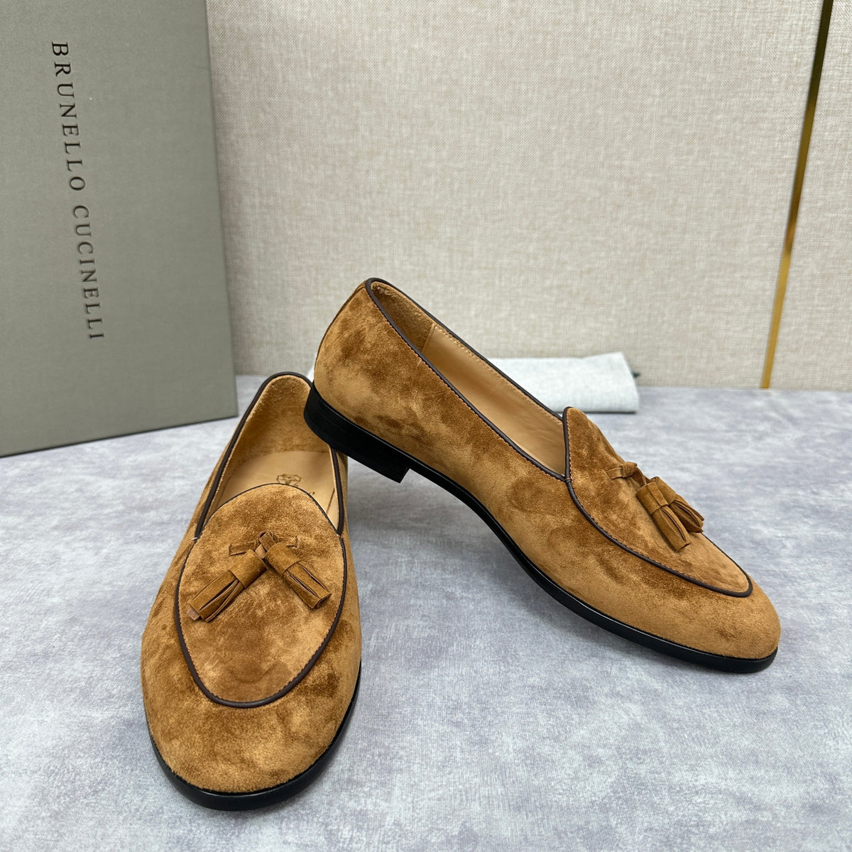 Grauer Wildleder-Quastenloafer – Herren
