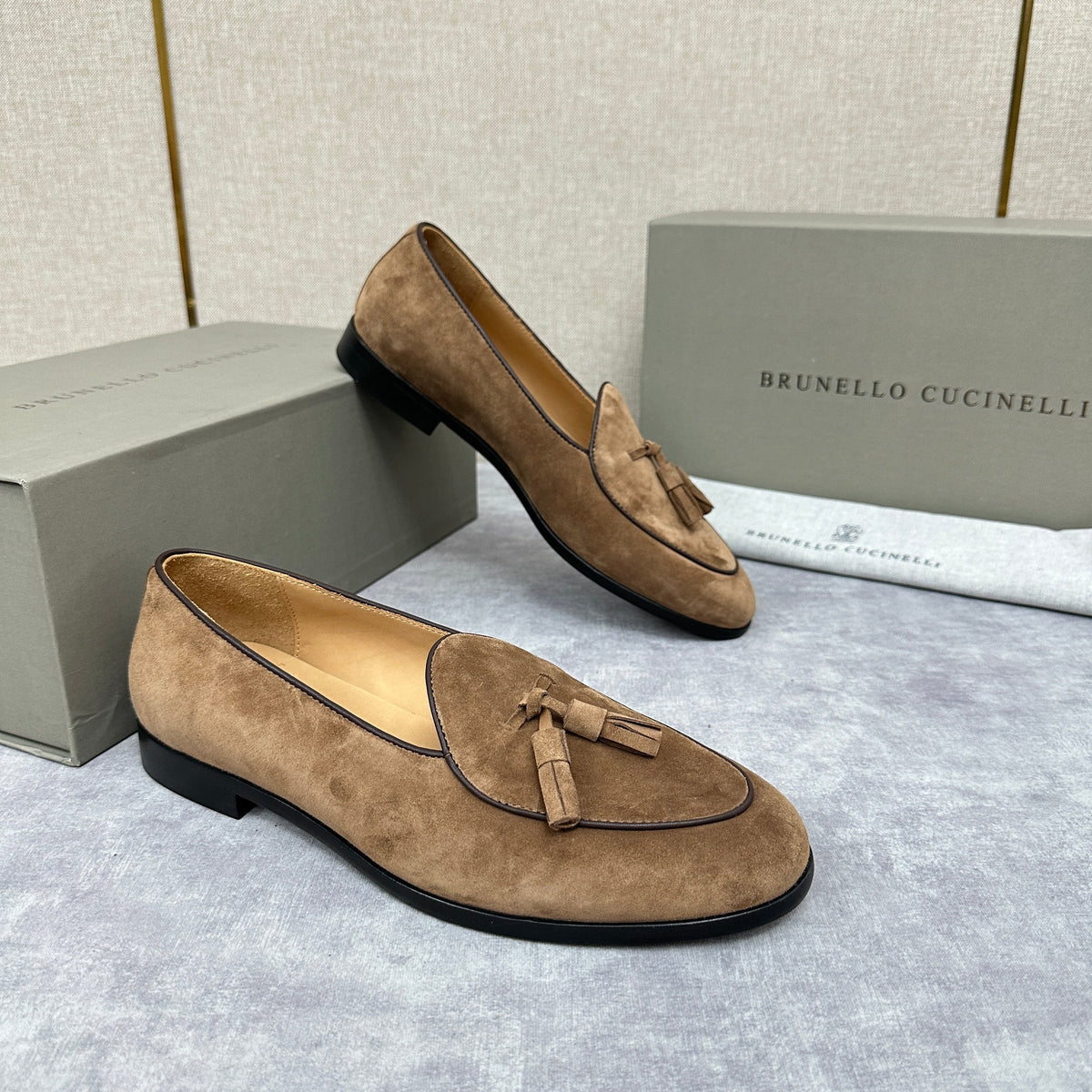 Beige Wildleder Quasten-Loafer – Herren