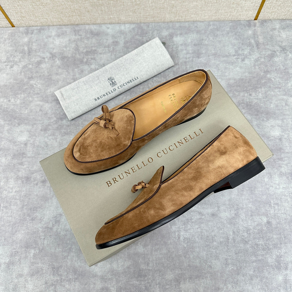 Beige Wildleder Quasten-Loafer – Herren
