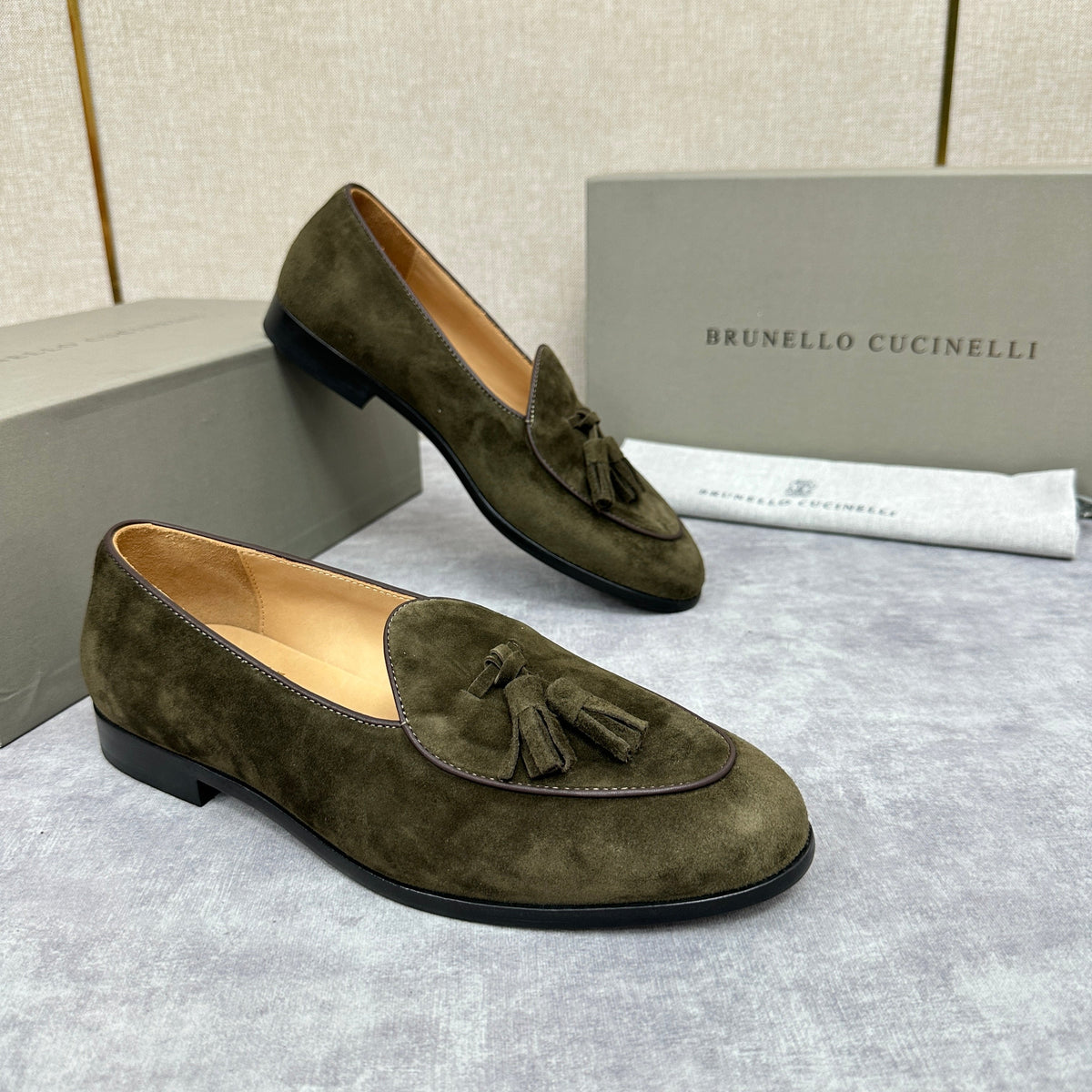 Grauer Wildleder-Quastenloafer – Herren