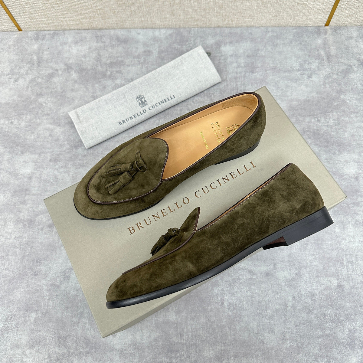 Grauer Wildleder-Quastenloafer – Herren
