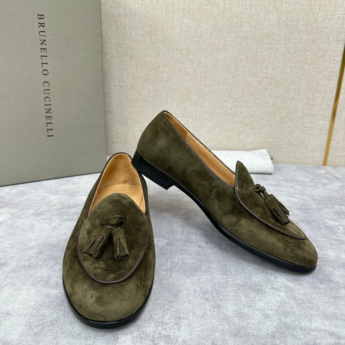 Grauer Wildleder-Quastenloafer – Herren