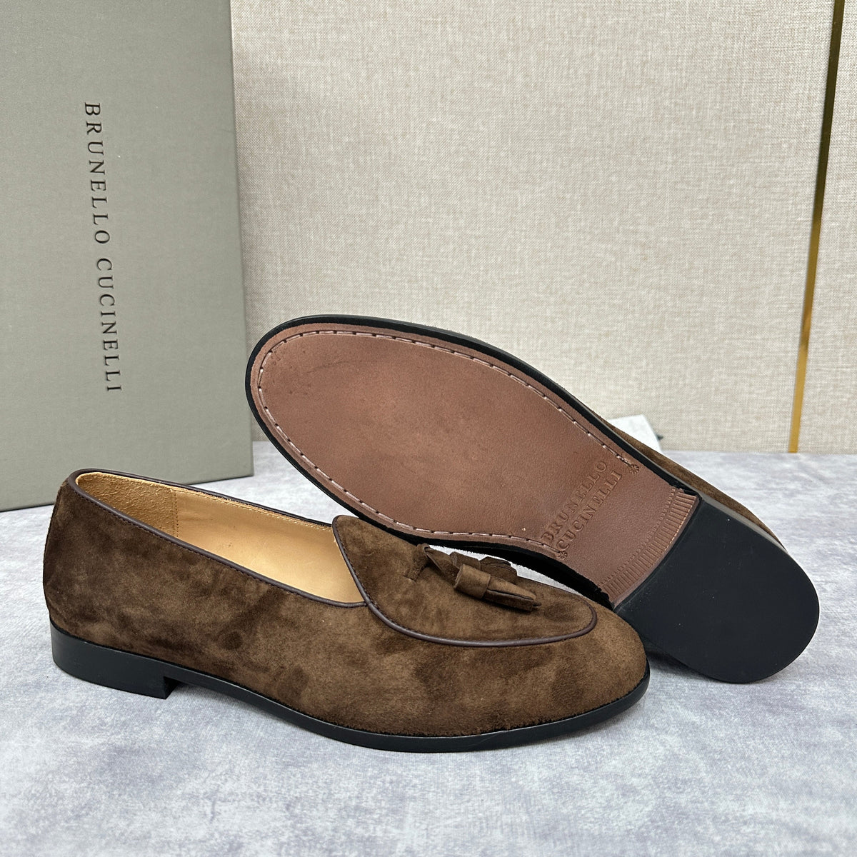 Beige Wildleder Quasten-Loafer – Herren