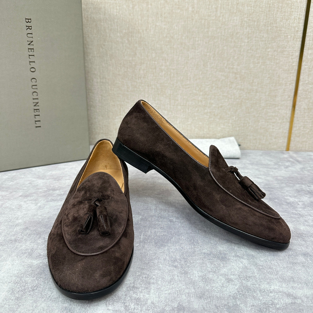 Beige Wildleder Quasten-Loafer – Herren