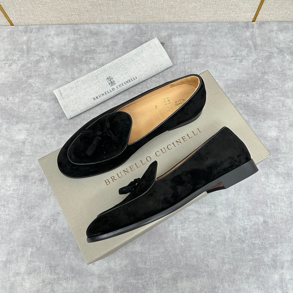 Grauer Wildleder-Quastenloafer – Herren