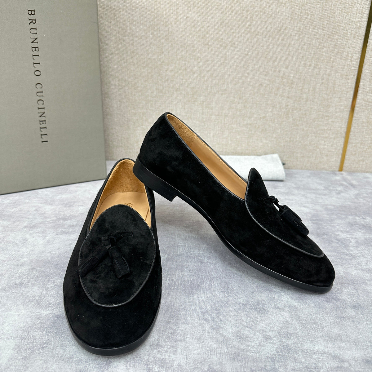 Grauer Wildleder-Quastenloafer – Herren