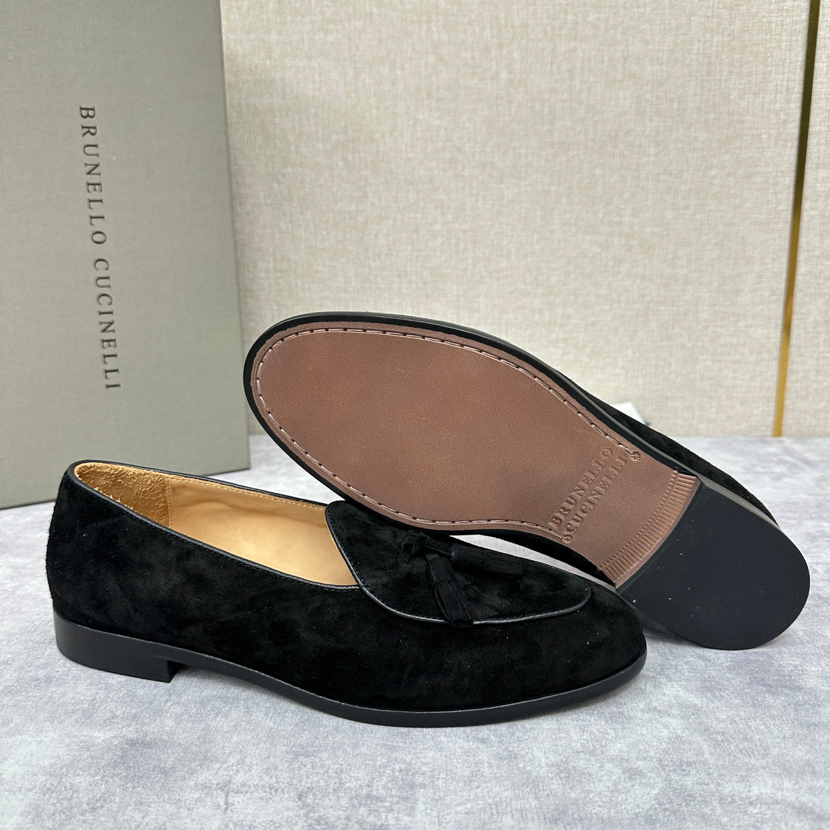 Grauer Wildleder-Quastenloafer – Herren