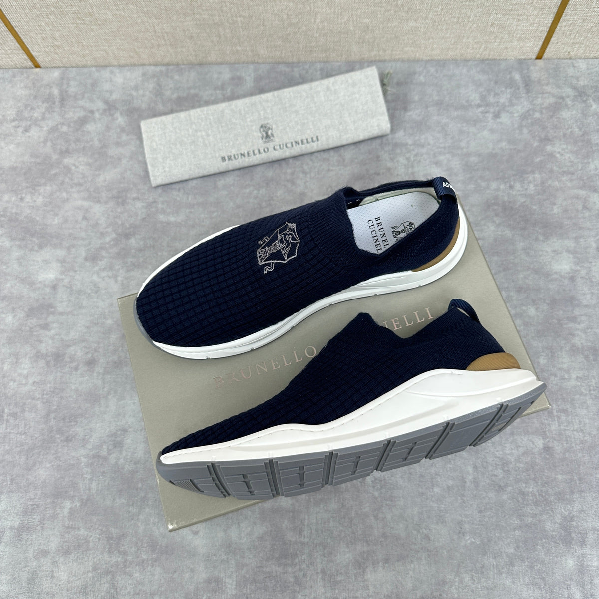 Grauer gesteppter Socken-Sneaker aus Strick – Herren
