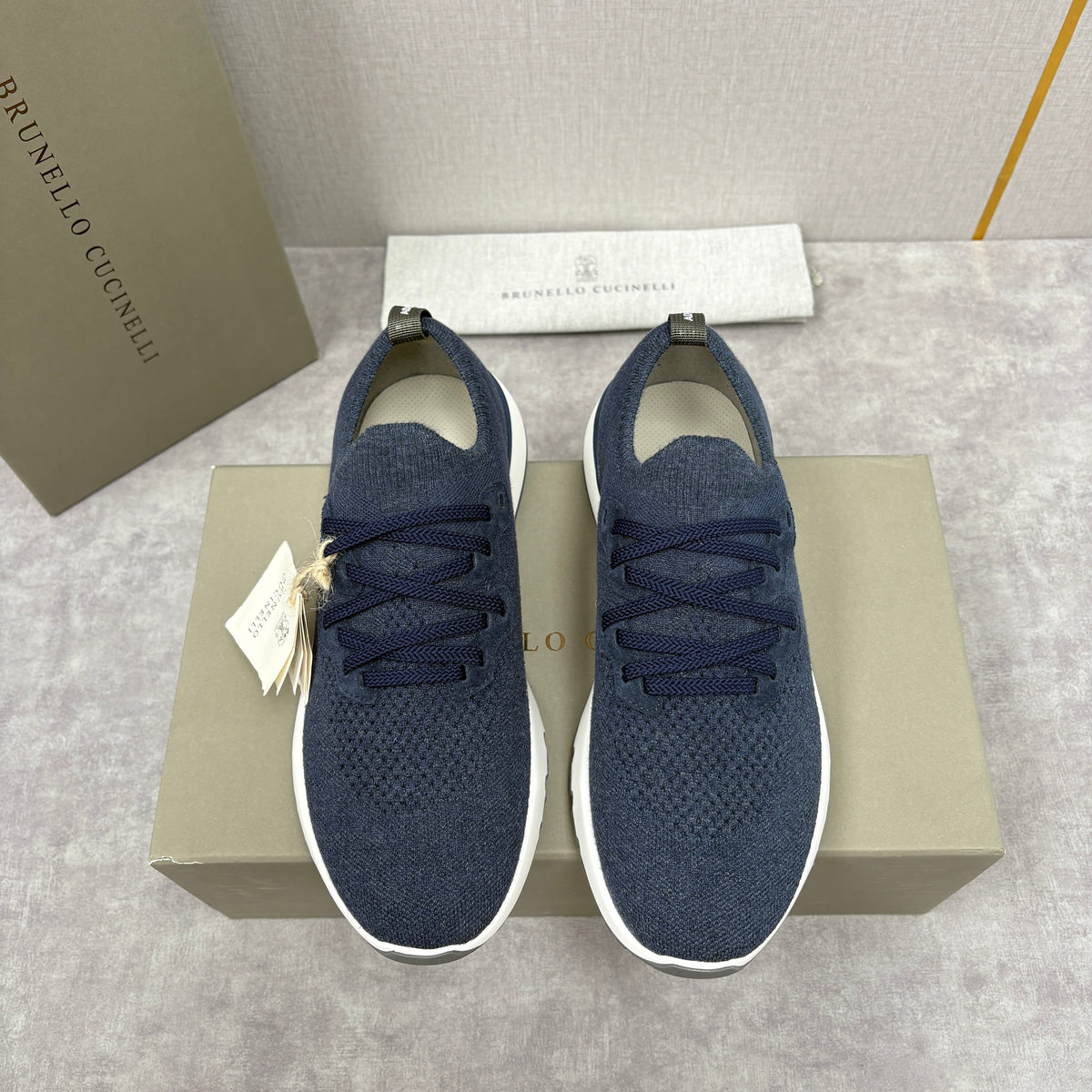 Graue Strick-Sneaker mit Profilsohle – Herren