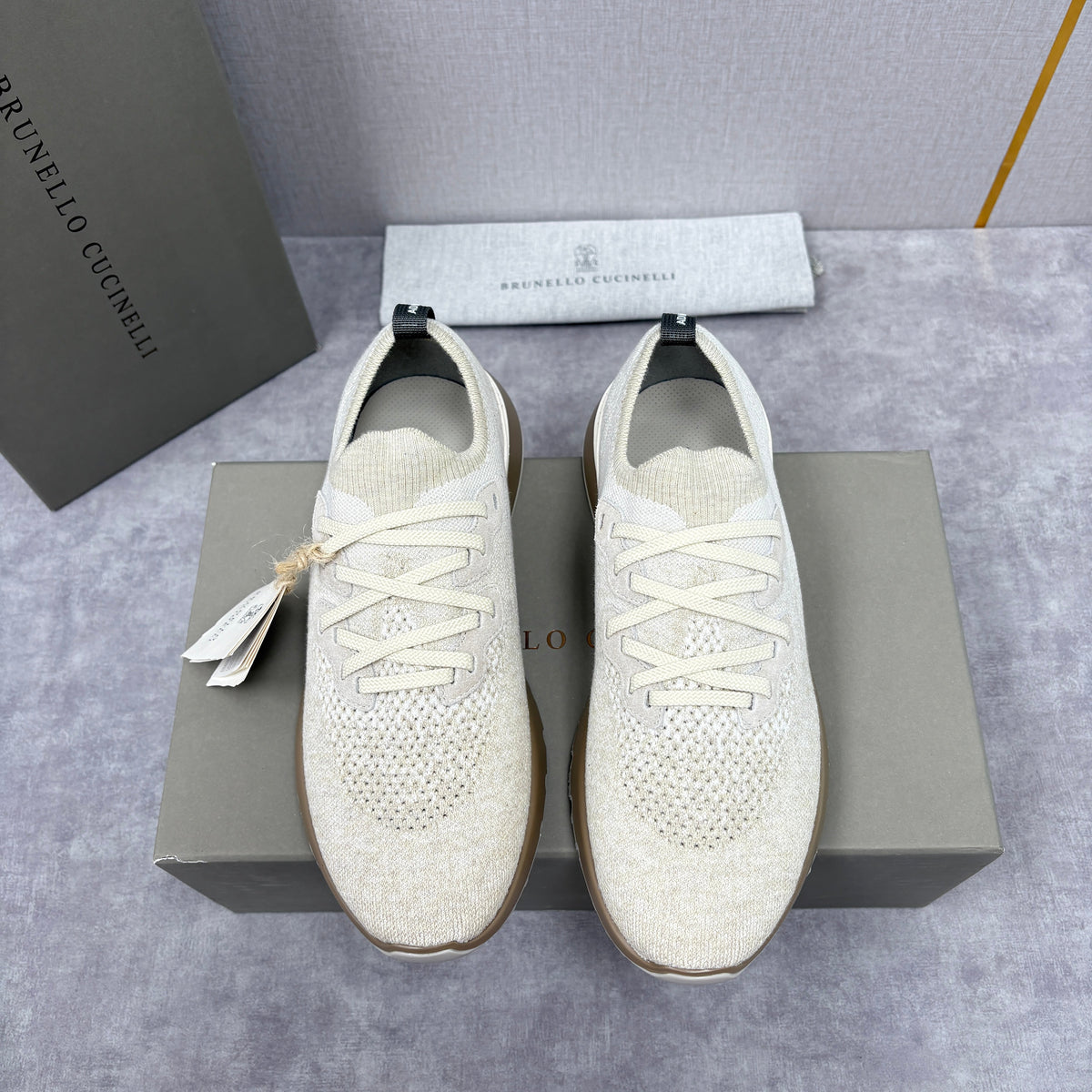Graue Strick-Sneaker mit Profilsohle – Herren