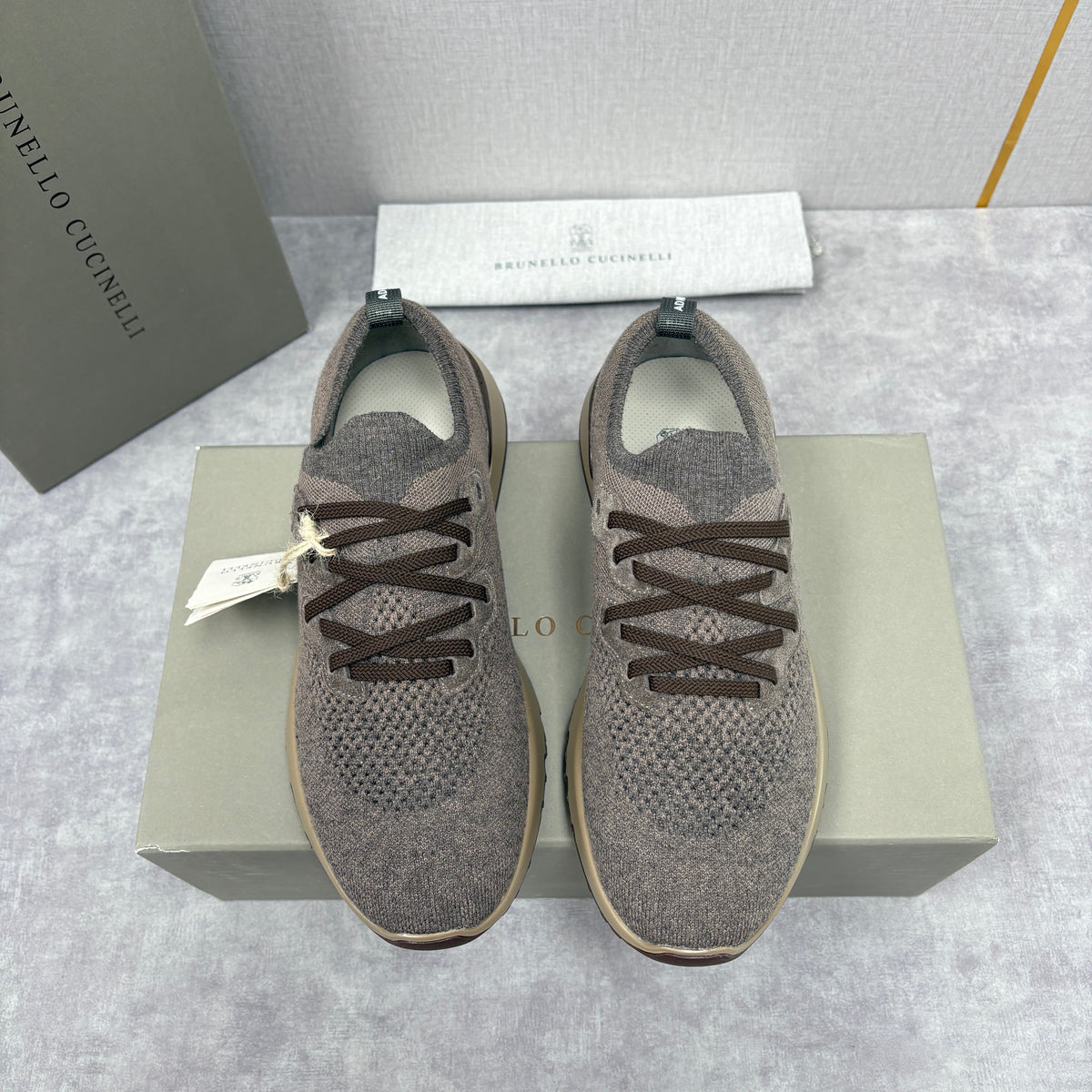 Graue Strick-Sneaker mit Profilsohle – Herren