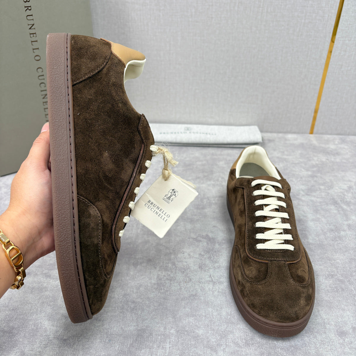 Brauner Wildleder-Low-Top mit Kontrastsohle – Herren