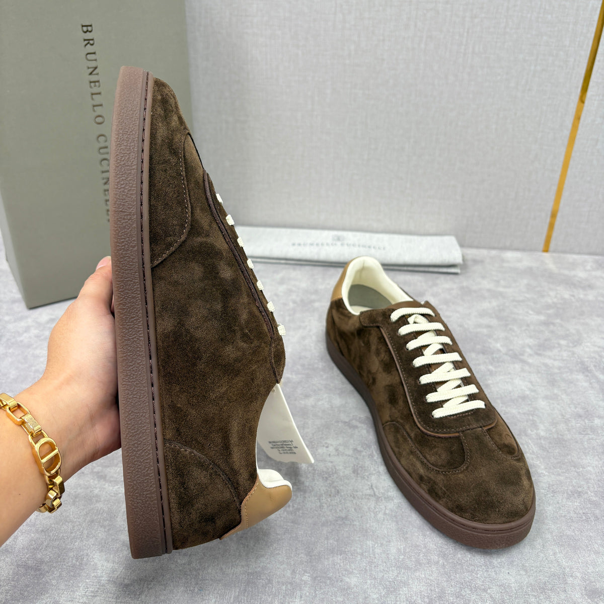 Brauner Wildleder-Low-Top mit Kontrastsohle – Herren