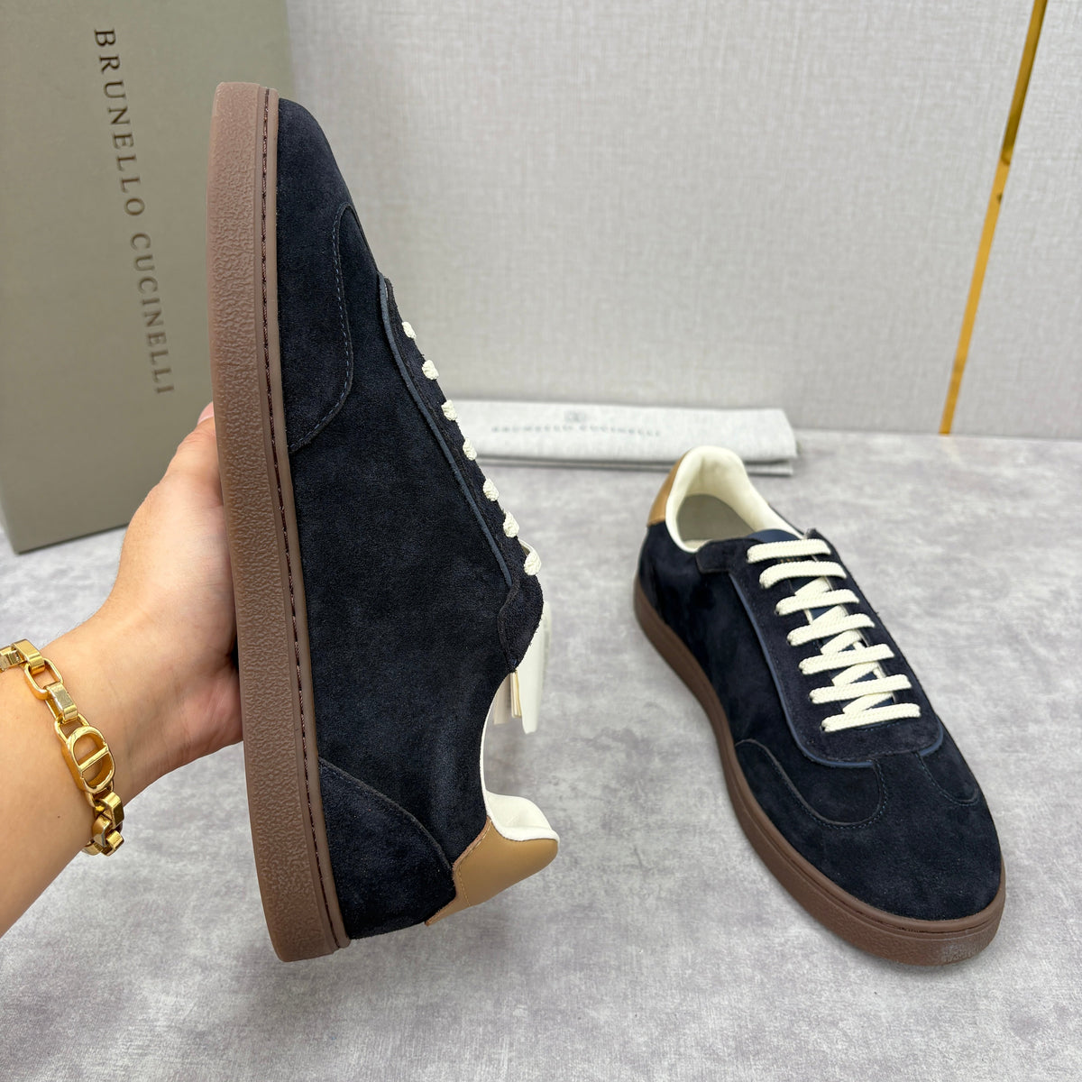 Brauner Wildleder-Low-Top mit Kontrastsohle – Herren
