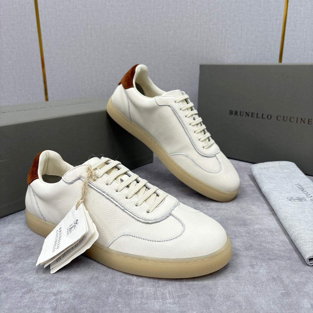 Cremefarbener Leder-Sneaker mit Gummisohle - Herren