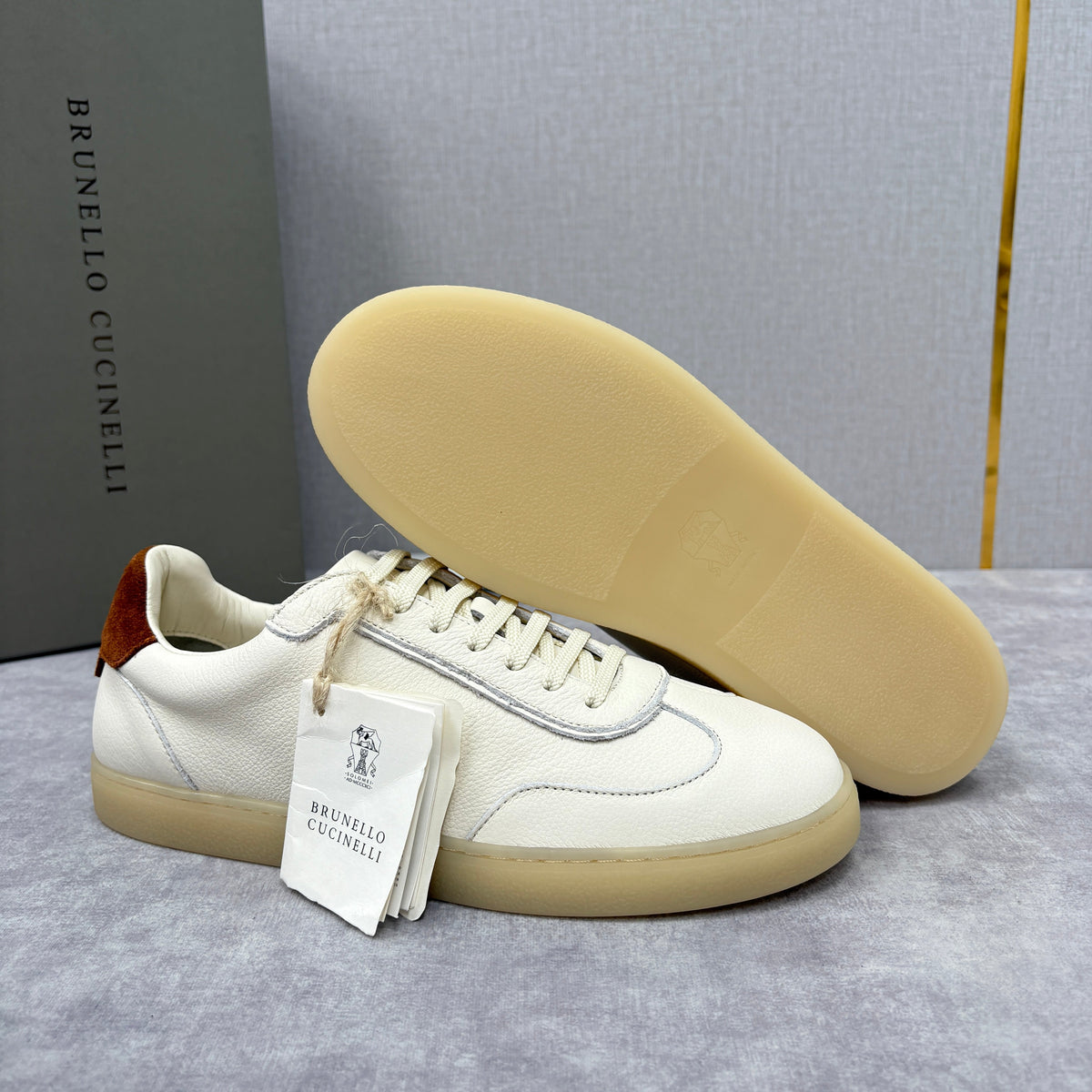 Cremefarbener Leder-Sneaker mit Gummisohle - Herren