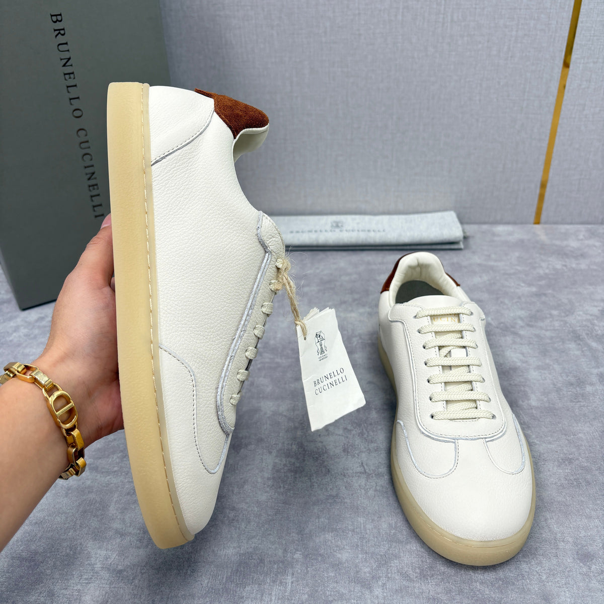 Cremefarbener Leder-Sneaker mit Gummisohle - Herren