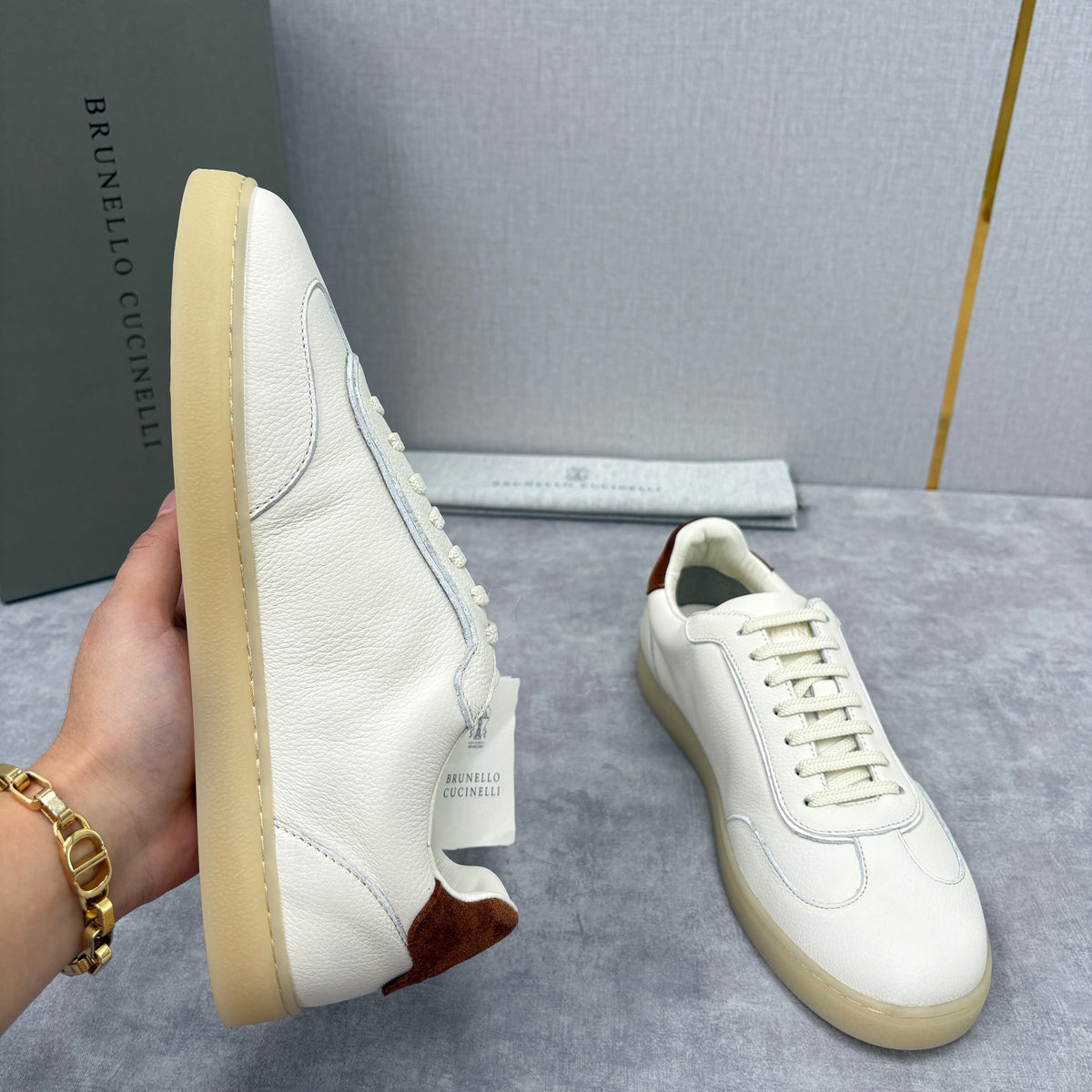Cremefarbener Leder-Sneaker mit Gummisohle - Herren