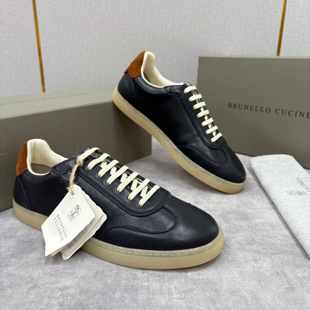 Cremefarbener Leder-Sneaker mit Gummisohle - Herren