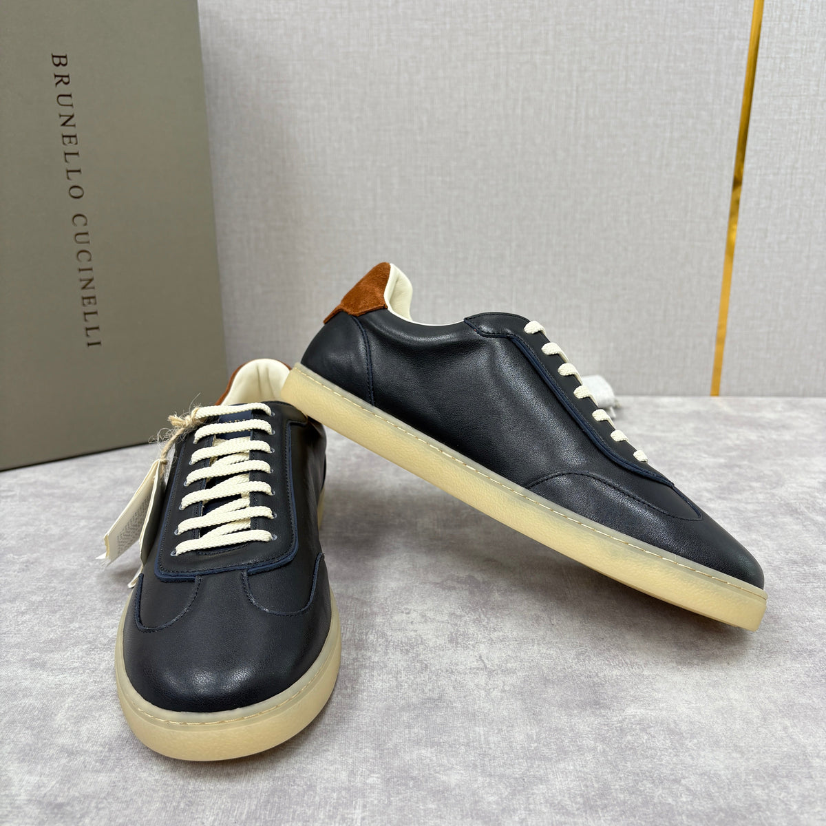 Cremefarbener Leder-Sneaker mit Gummisohle - Herren