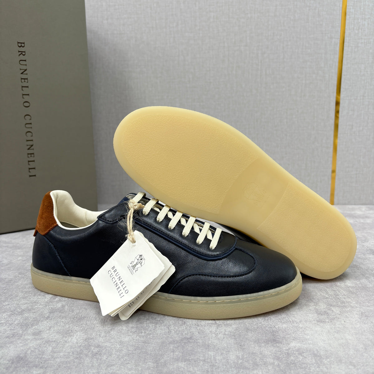 Cremefarbener Leder-Sneaker mit Gummisohle - Herren