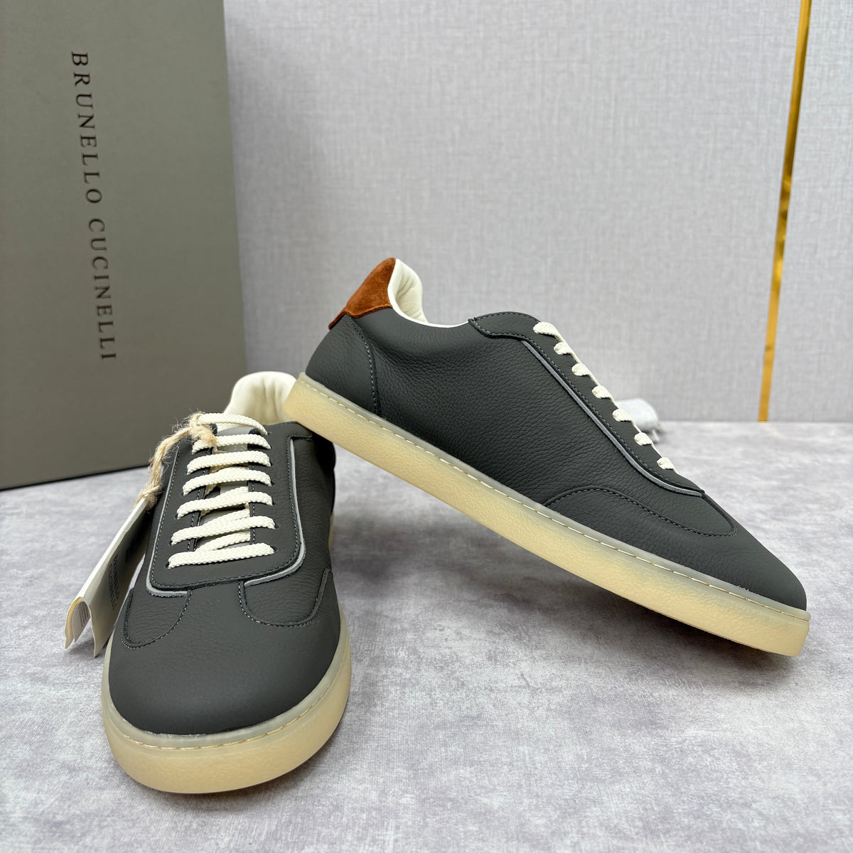 Cremefarbener Leder-Sneaker mit Gummisohle - Herren