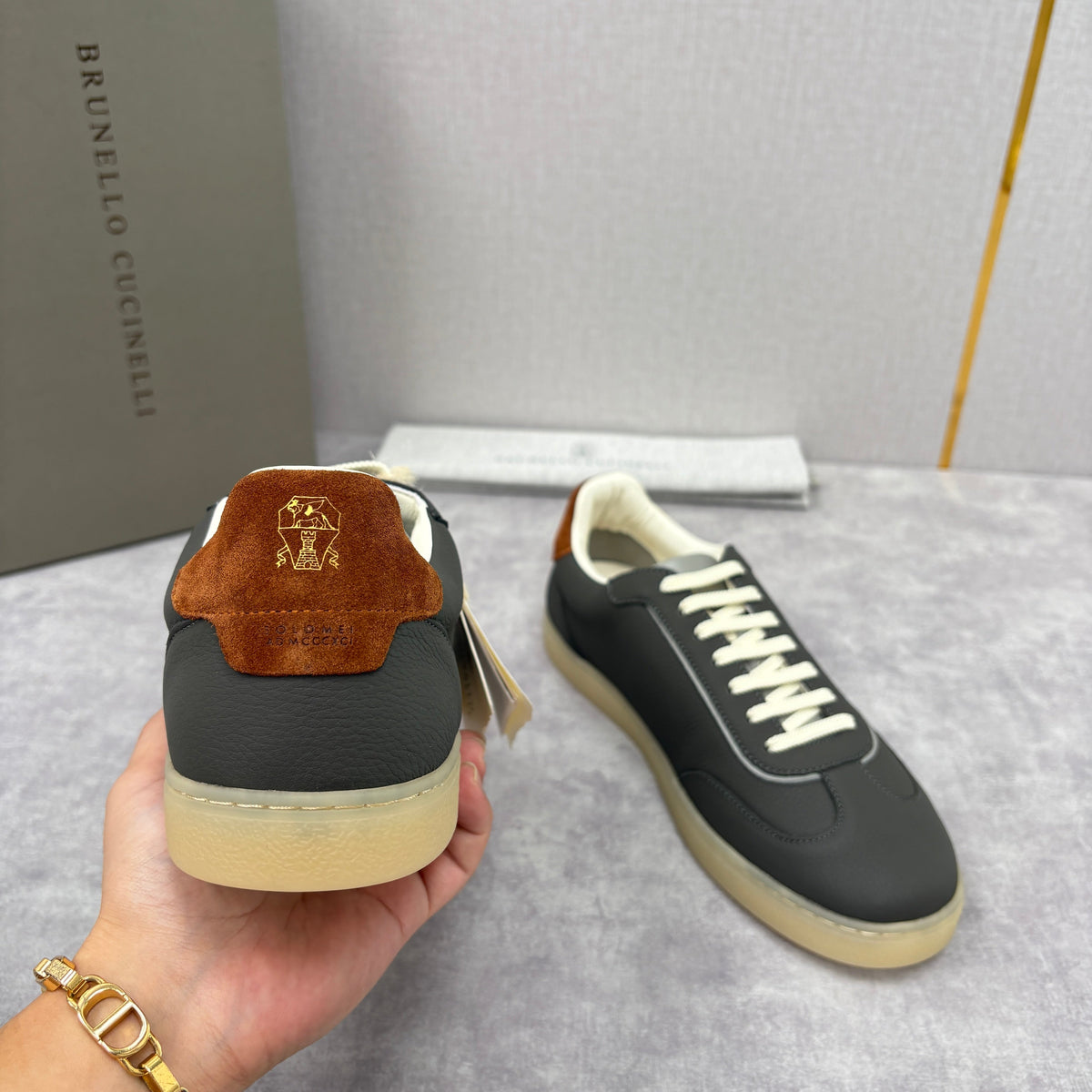 Cremefarbener Leder-Sneaker mit Gummisohle - Herren