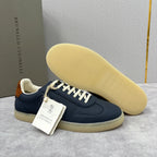 Marineblaues Wildleder-Low-Top mit beigefarbener Ferse – Herren