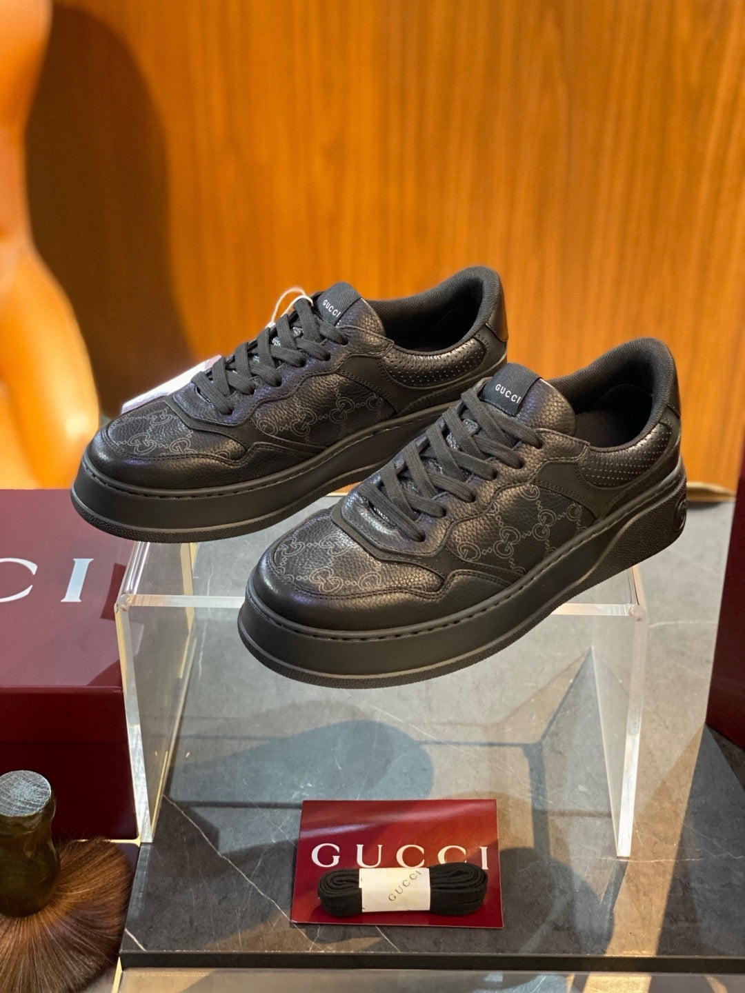 Brauner Leder-Low-Top mit Prägung – Herren