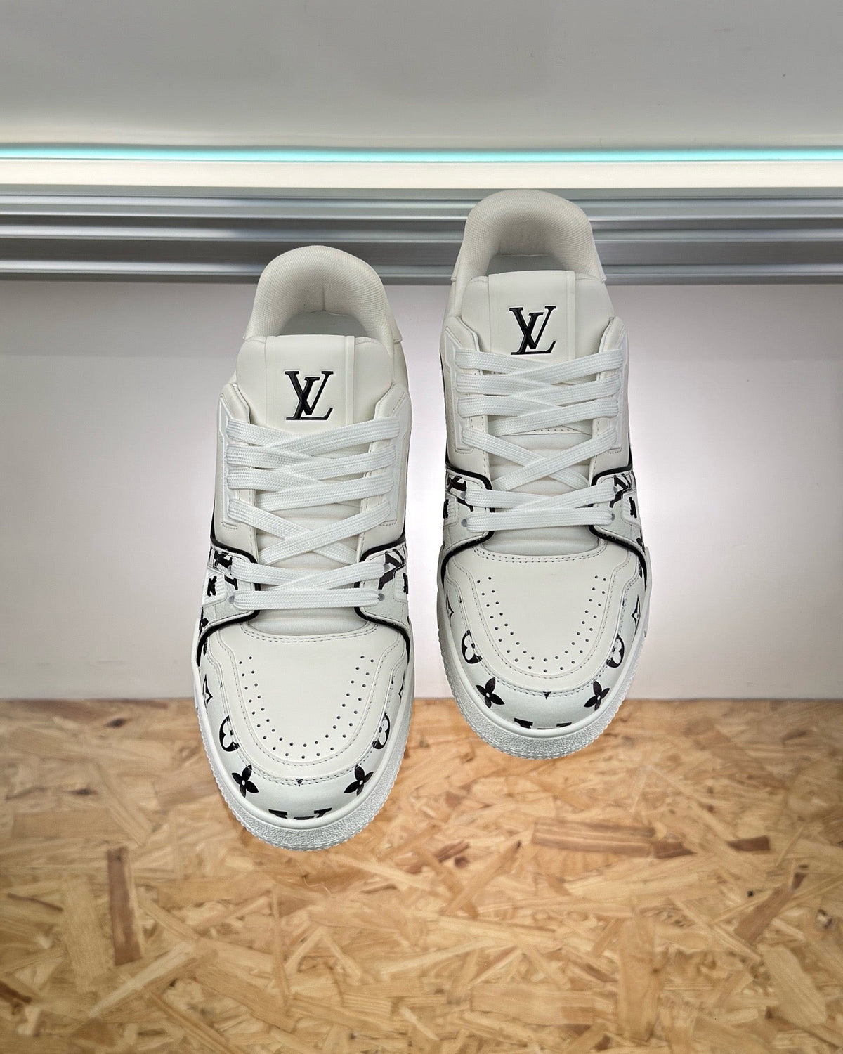White Leather Graphic Print Low-Top - Men's