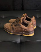 Beige Wildleder-Sneaker mit Logo – Herren