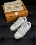 Cremefarbener Leder-Sneaker mit Ton-in-Ton-Details – Herren
