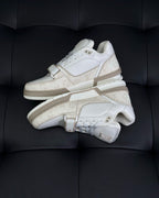 Cremefarbener Leder-Sneaker mit Ton-in-Ton-Details – Herren