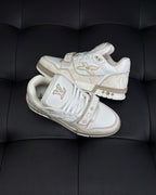 Cremefarbener Leder-Sneaker mit Ton-in-Ton-Details – Herren